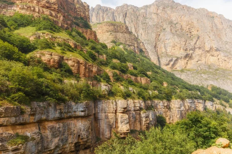 Azerbaijan, hiking, hiking trails, mountains, valleys, hikers